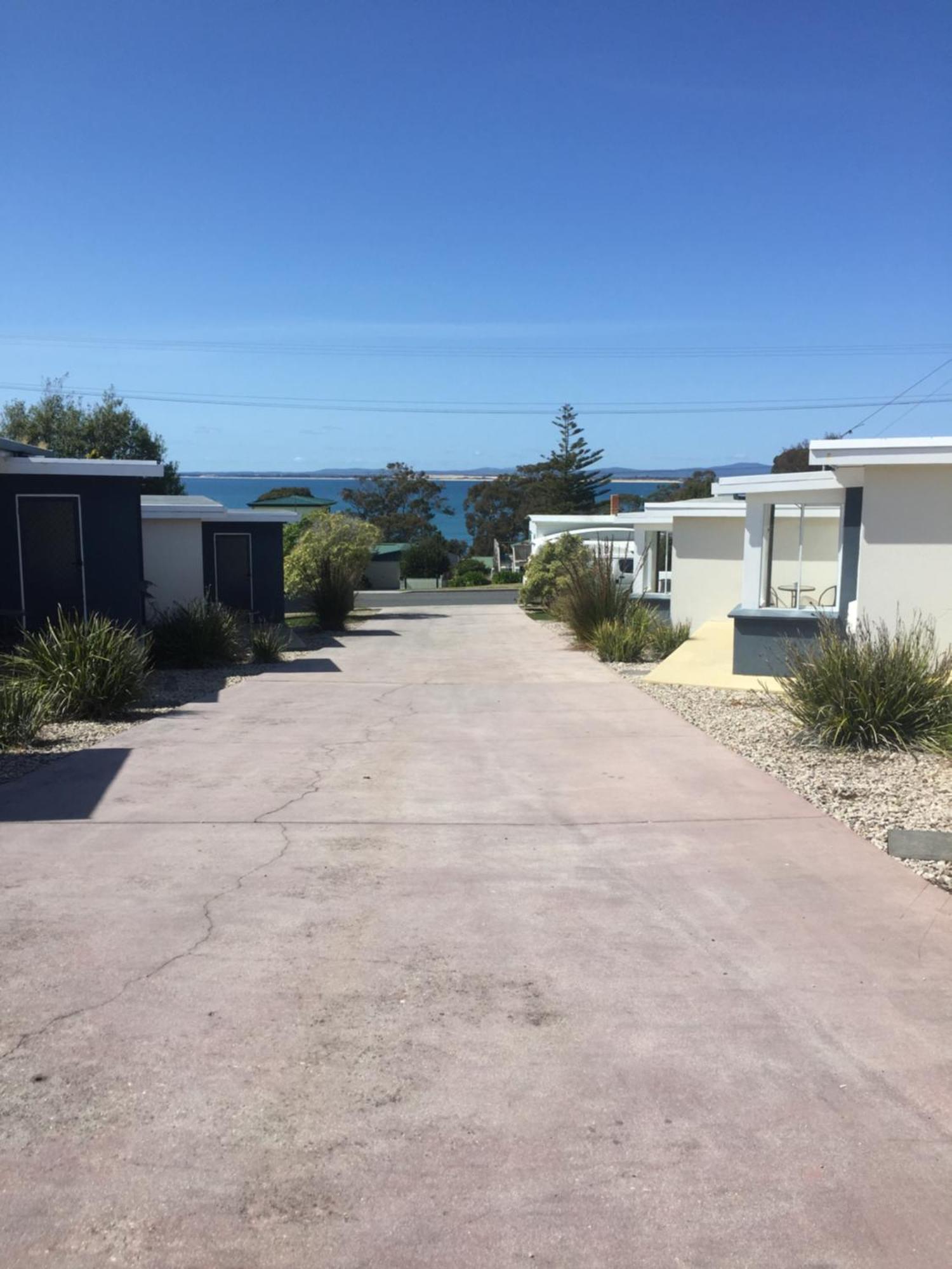 Old Pier Apartments Bridport Exterior photo